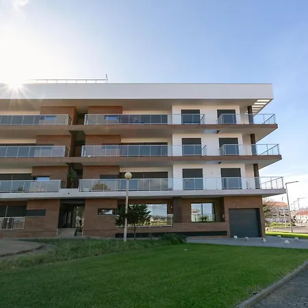 Consolacao Wave House アトウギア・ダ・バレイア